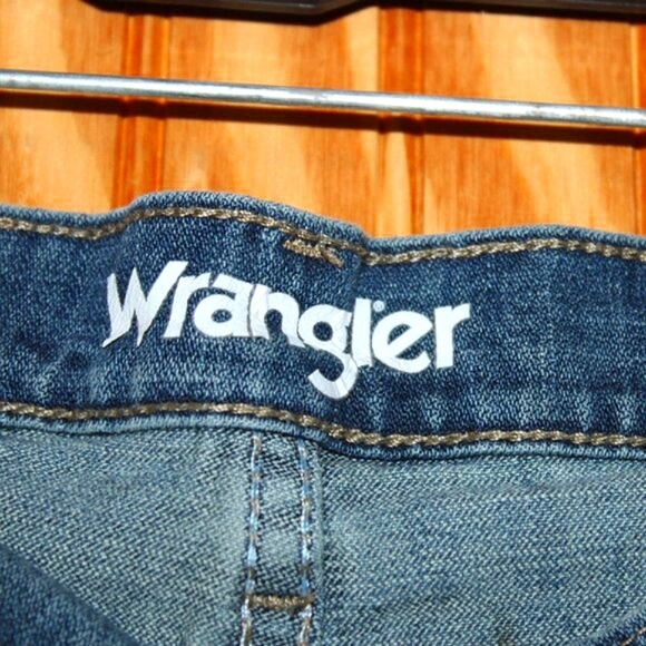 Wrangler Straight Fit Denim Shorts - Size 38 - Picture 7 of 7